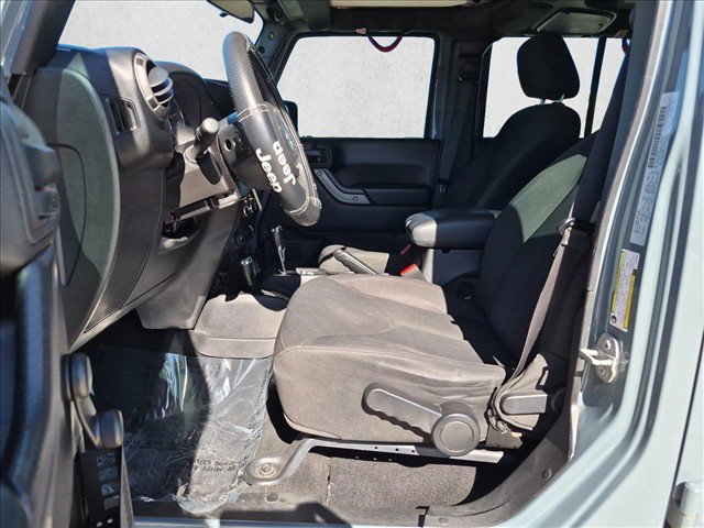 Used 2015 Jeep Wrangler Unlimited Sport w/ Connectivity Group AWD/4WD image 16
