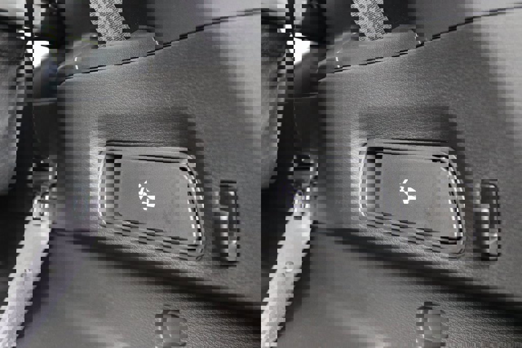 Used 2025 Mitsubishi Outlander SE image 16