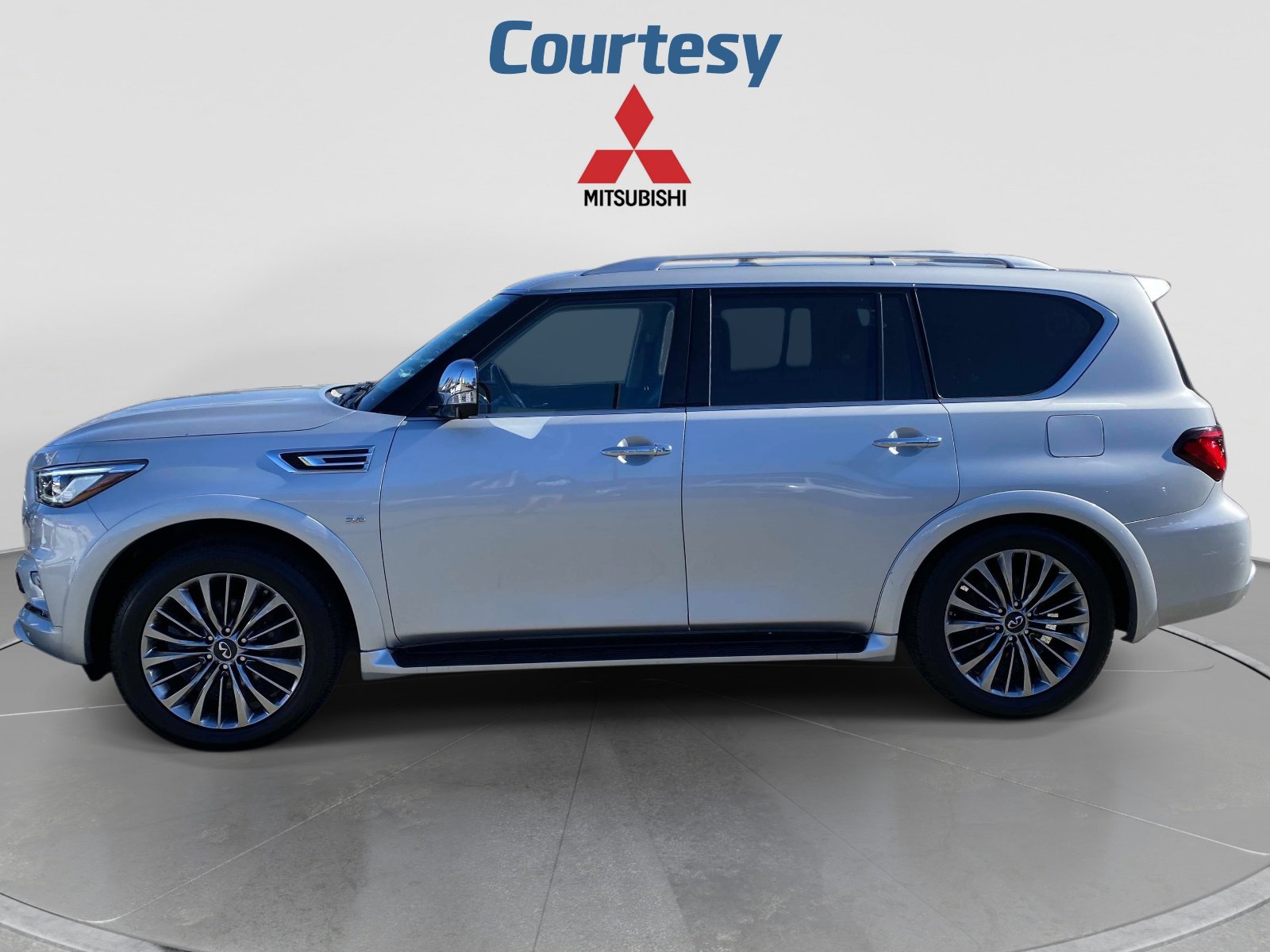 Used 2019 INFINITI QX80 Luxe w/ Proactive Package AWD/4WD image 2