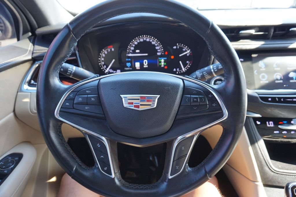 Used 2017 Cadillac XT5 Luxury w/ Driver Awareness Package AWD/4WD image 27