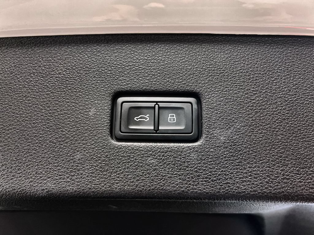 Used 2023 Audi Q8 Premium w/ Convenience Package AWD/4WD image 28