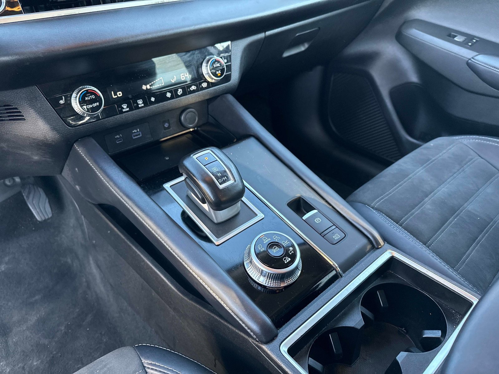 Used 2024 Mitsubishi Outlander SE image 27