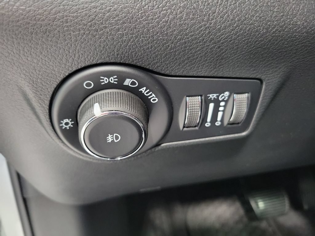 New 2026 Jeep Compass Trailhawk w/ Sun, Sound & Navigation Group AWD/4WD image 13