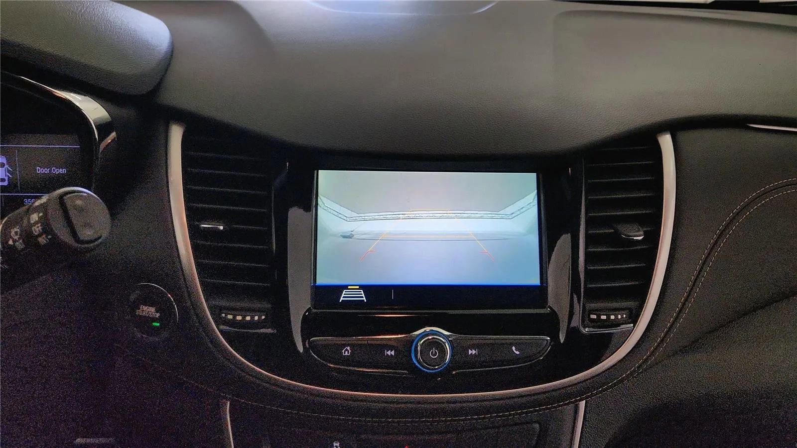 Used 2018 Chevrolet Trax LT w/ LT Convenience Package image 25