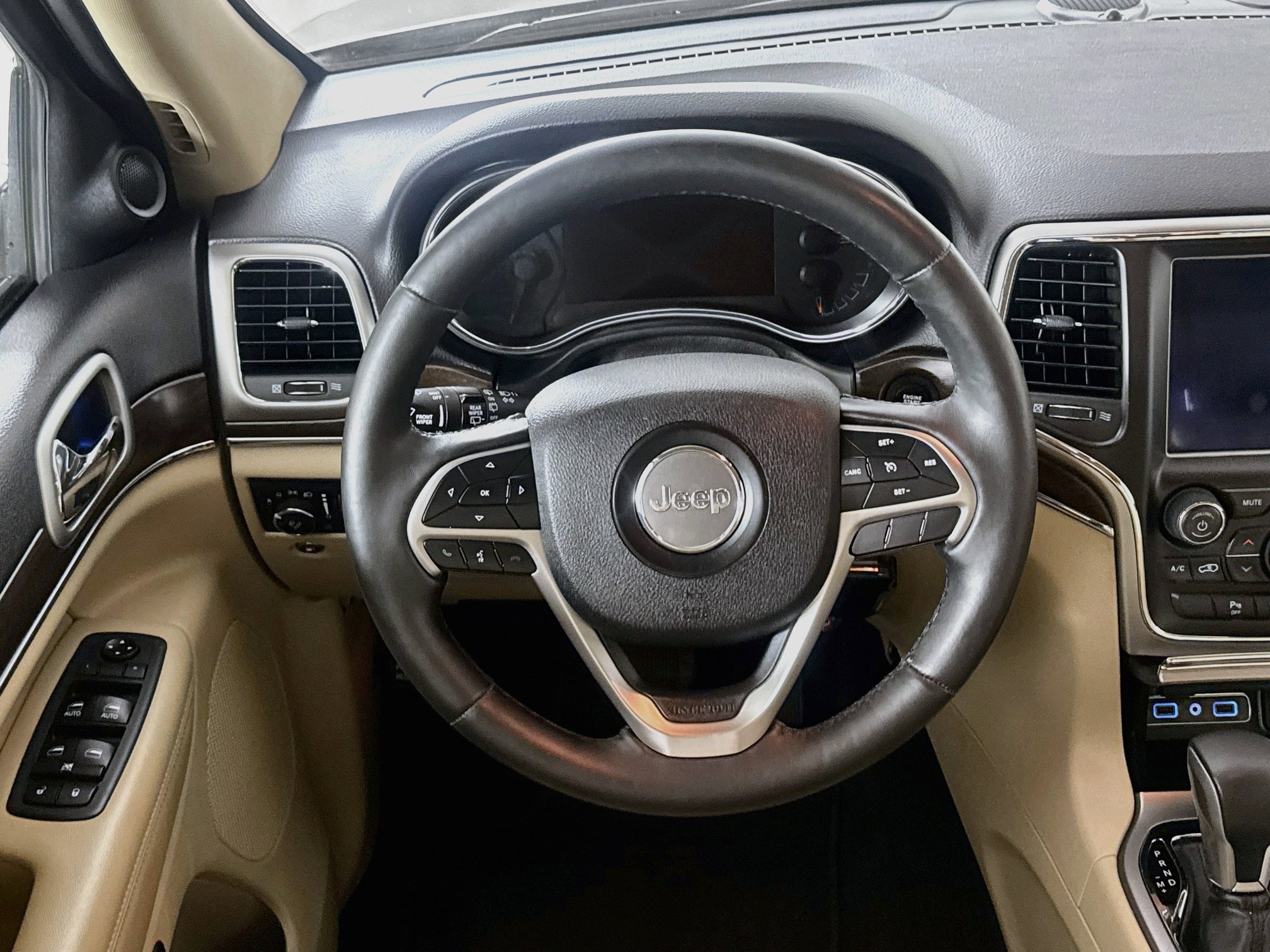 Used 2018 Jeep Grand Cherokee Limited w/ Luxury Group II AWD/4WD image 14
