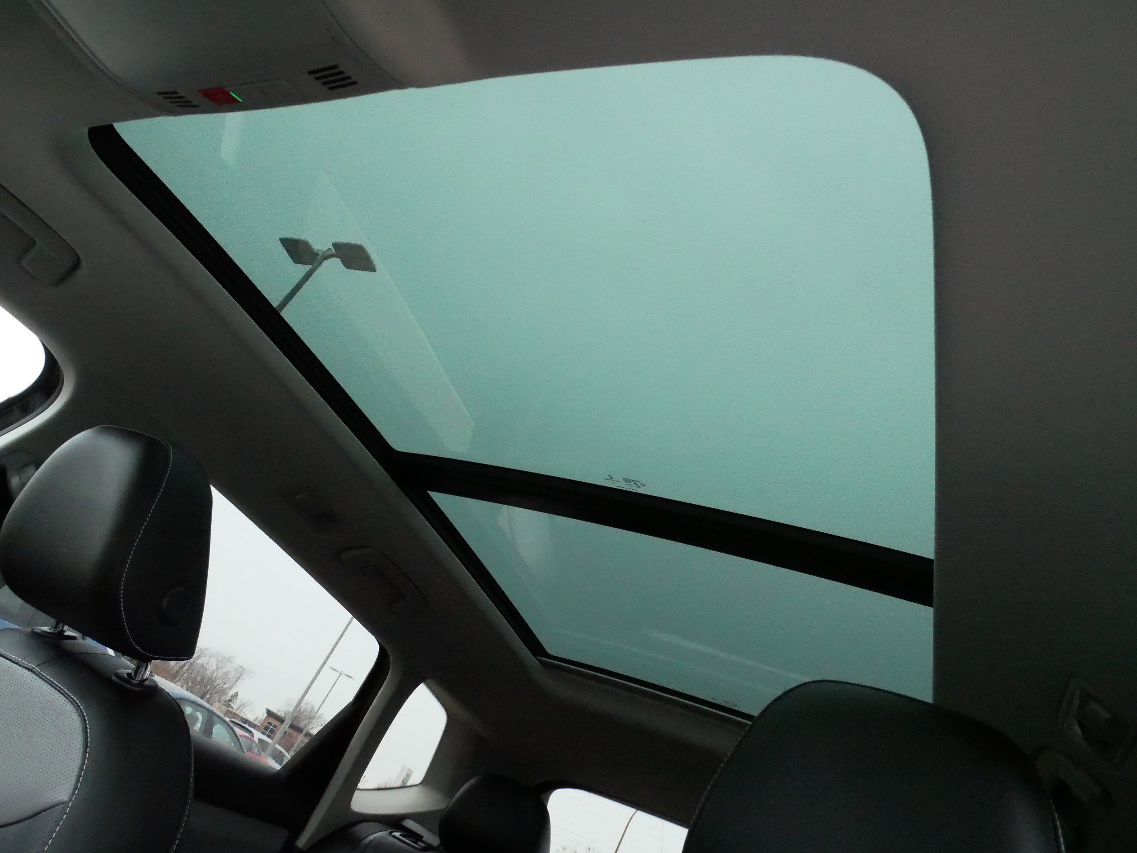 Certified 2022 Volkswagen Taos SEL w/ Panoramic Sunroof Package image 35