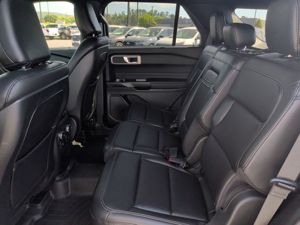 Certified 2020 Ford Explorer XLT w/ Equipment Group 202A AWD/4WD image 6