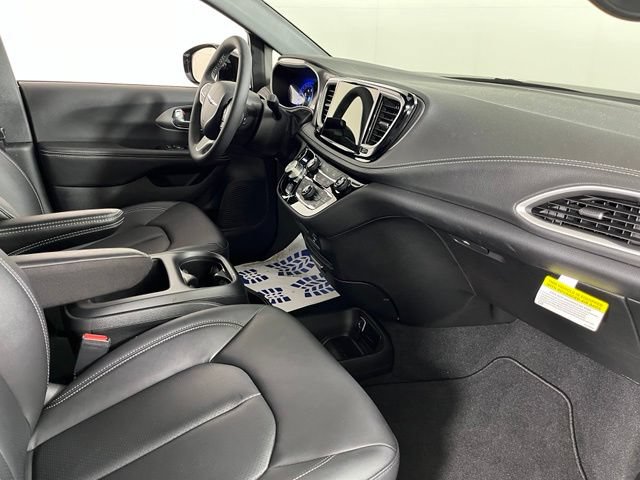 Used 2026 Chrysler Pacifica Select FWD image 43