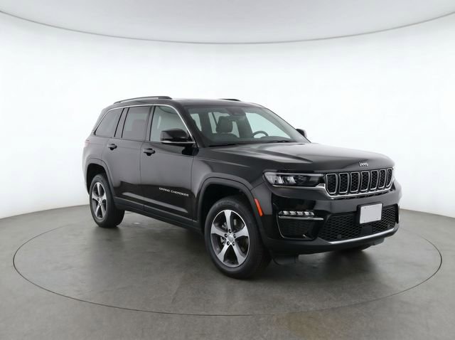 Used 2023 Jeep Grand Cherokee Limited w/ Luxury Tech Group II AWD/4WD image 3