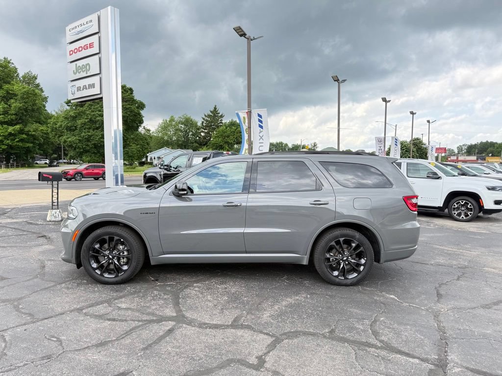 Used 2025 Dodge Durango R/T w/ Blacktop Package AWD/4WD image 4