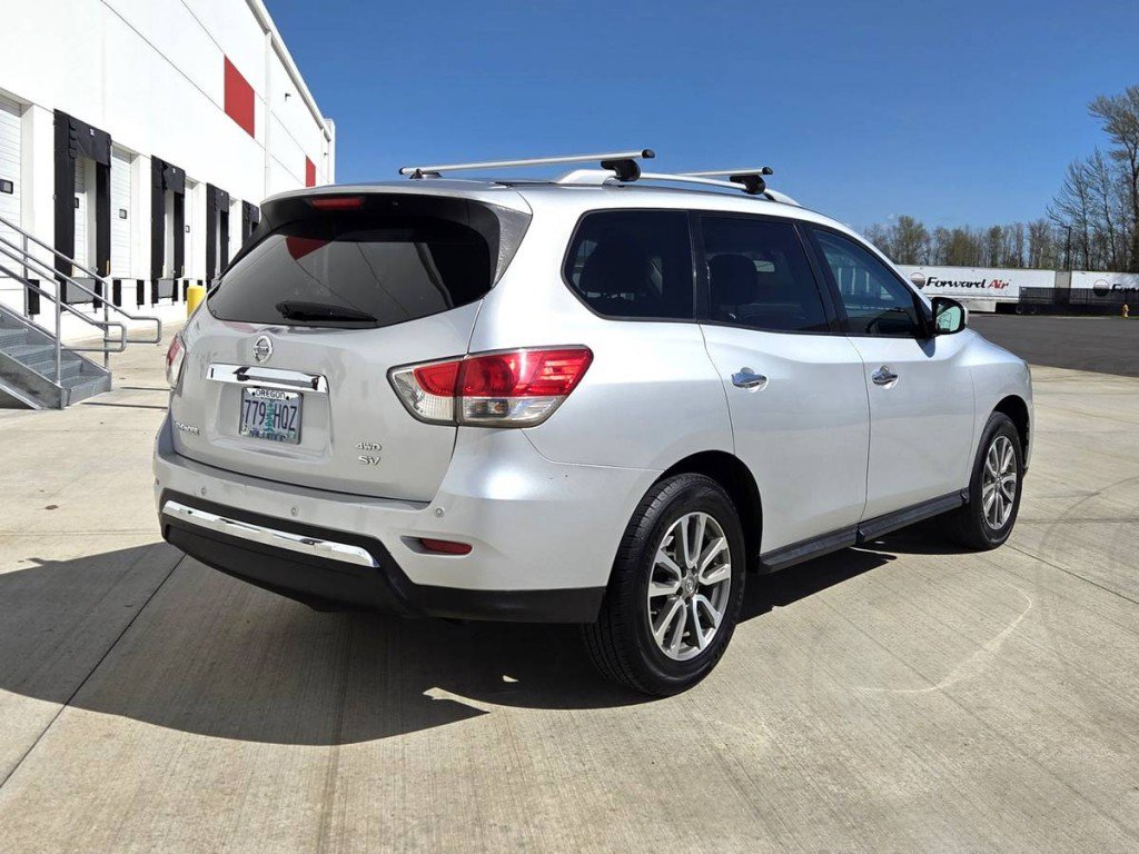 Used 2013 Nissan Pathfinder SV AWD/4WD image 5