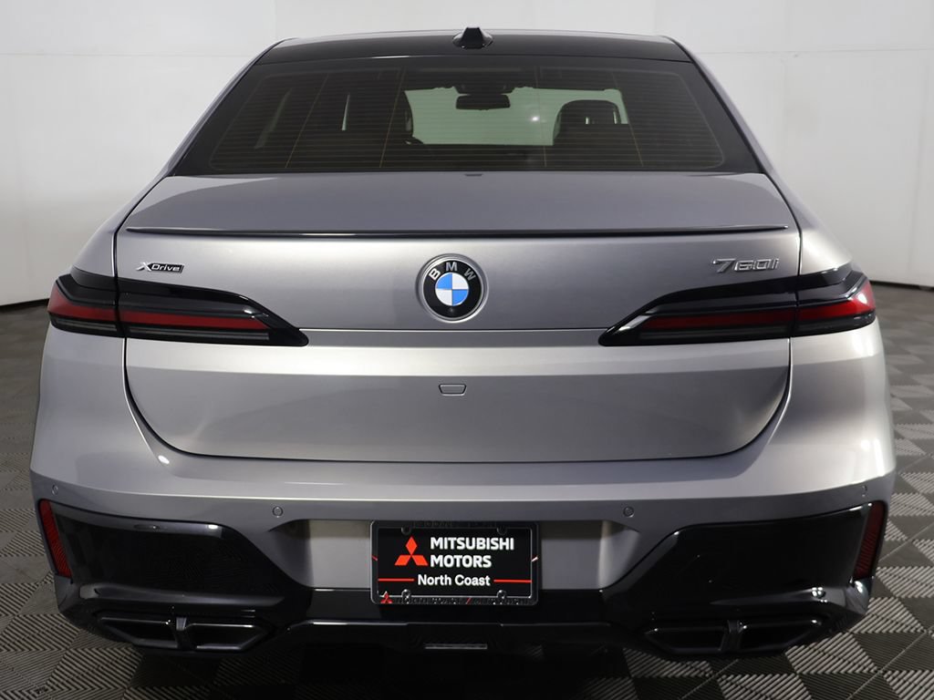 Used 2023 BMW 760i xDrive w/ Parking Assistance Package AWD/4WD image 13