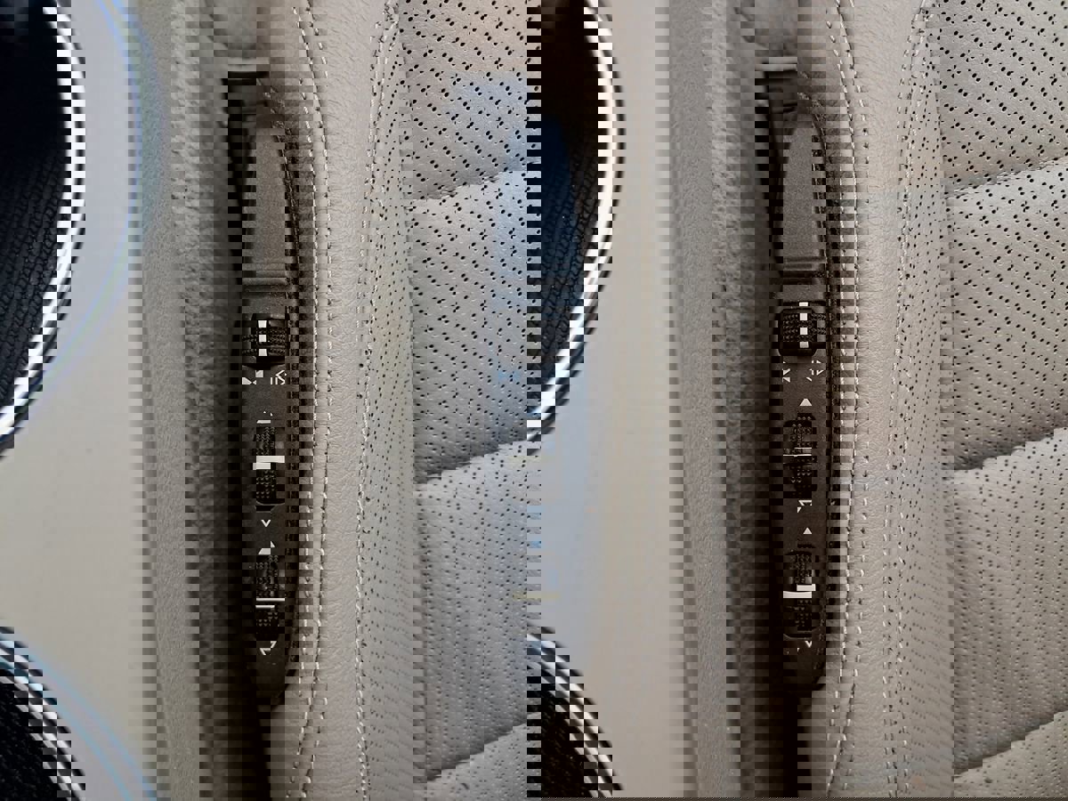 Used 2012 Mercedes-Benz E 550 Cabriolet AMG Line image 23