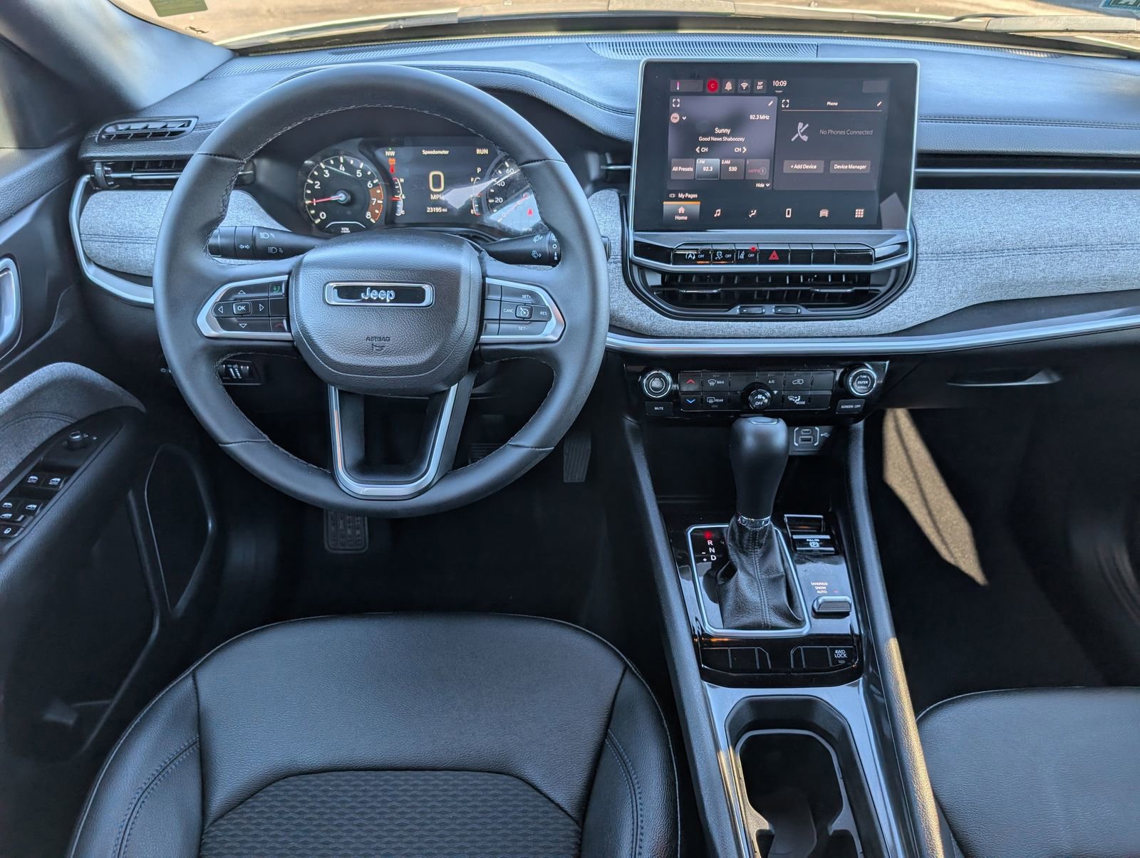 Used 2024 Jeep Compass Latitude image 17