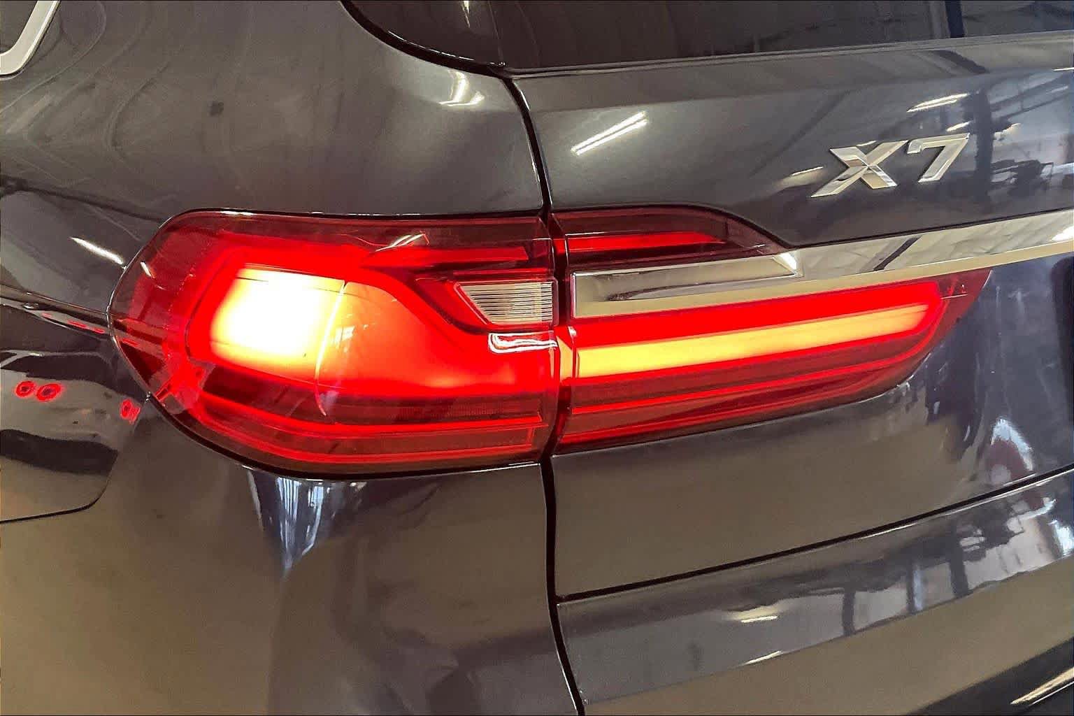 Used 2020 BMW X7 xDrive40i w/ Premium Package AWD/4WD image 26