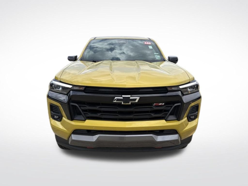Used 2023 Chevrolet Colorado Z71 AWD/4WD image 2