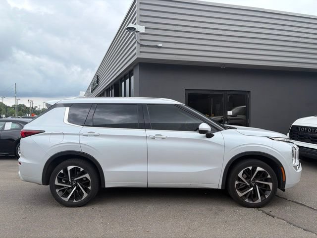 Used 2022 Mitsubishi Outlander SEL AWD/4WD image 2