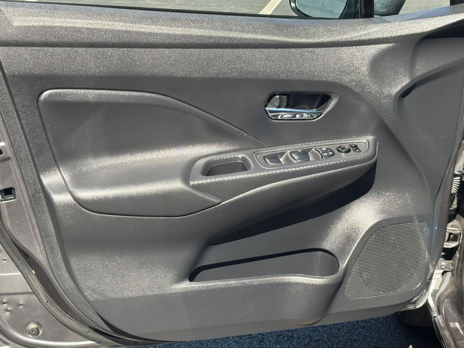 Used 2025 Nissan Versa SV image 18