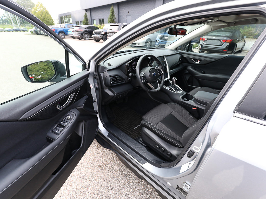 Used 2025 Subaru Outback Premium AWD/4WD image 12