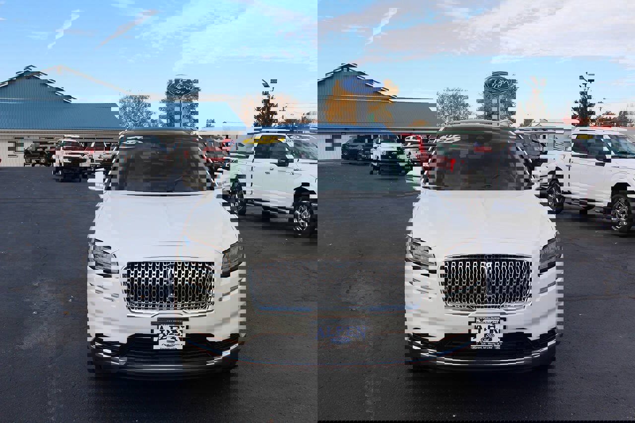 Used 2022 Lincoln Nautilus Reserve w/ Luxury Package image 7