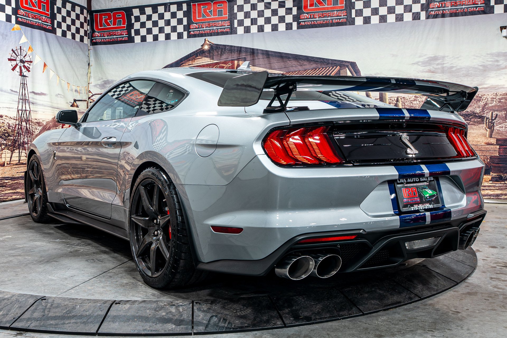 Used 2022 Ford Mustang Shelby GT500 w/ Carbon Fiber Track Pack RWD image 8