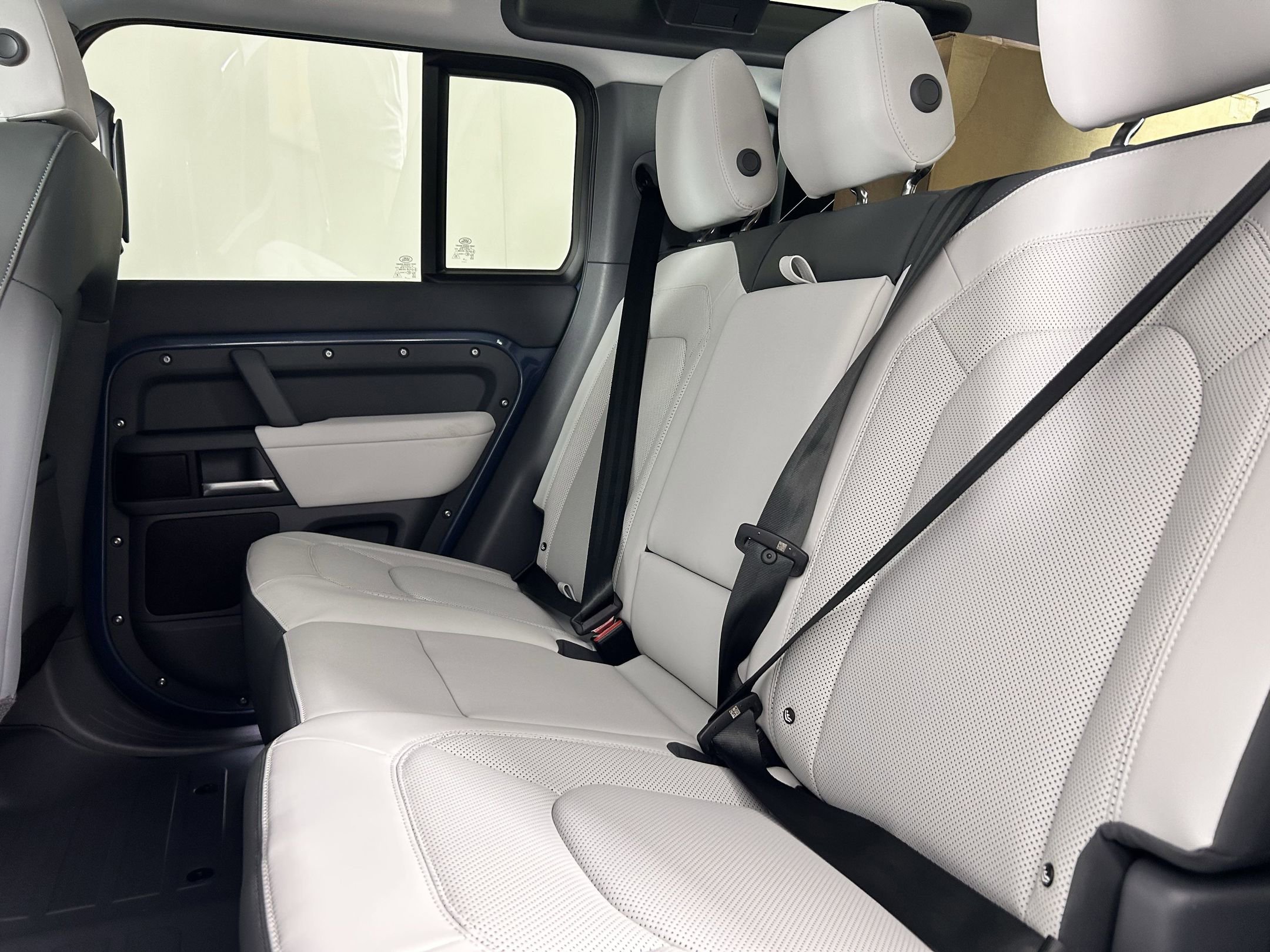 New 2025 Land Rover Defender 110 S image 20