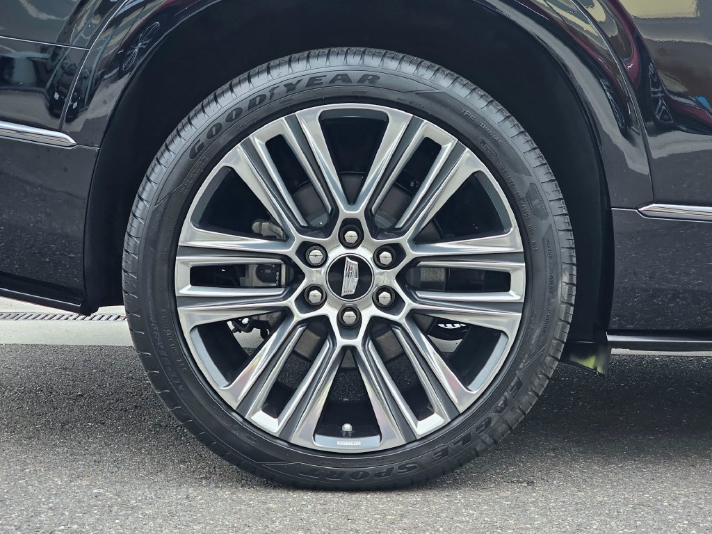 Certified 2026 Cadillac Vistiq Sport w/ LPO, Floor Liner Package AWD/4WD image 9