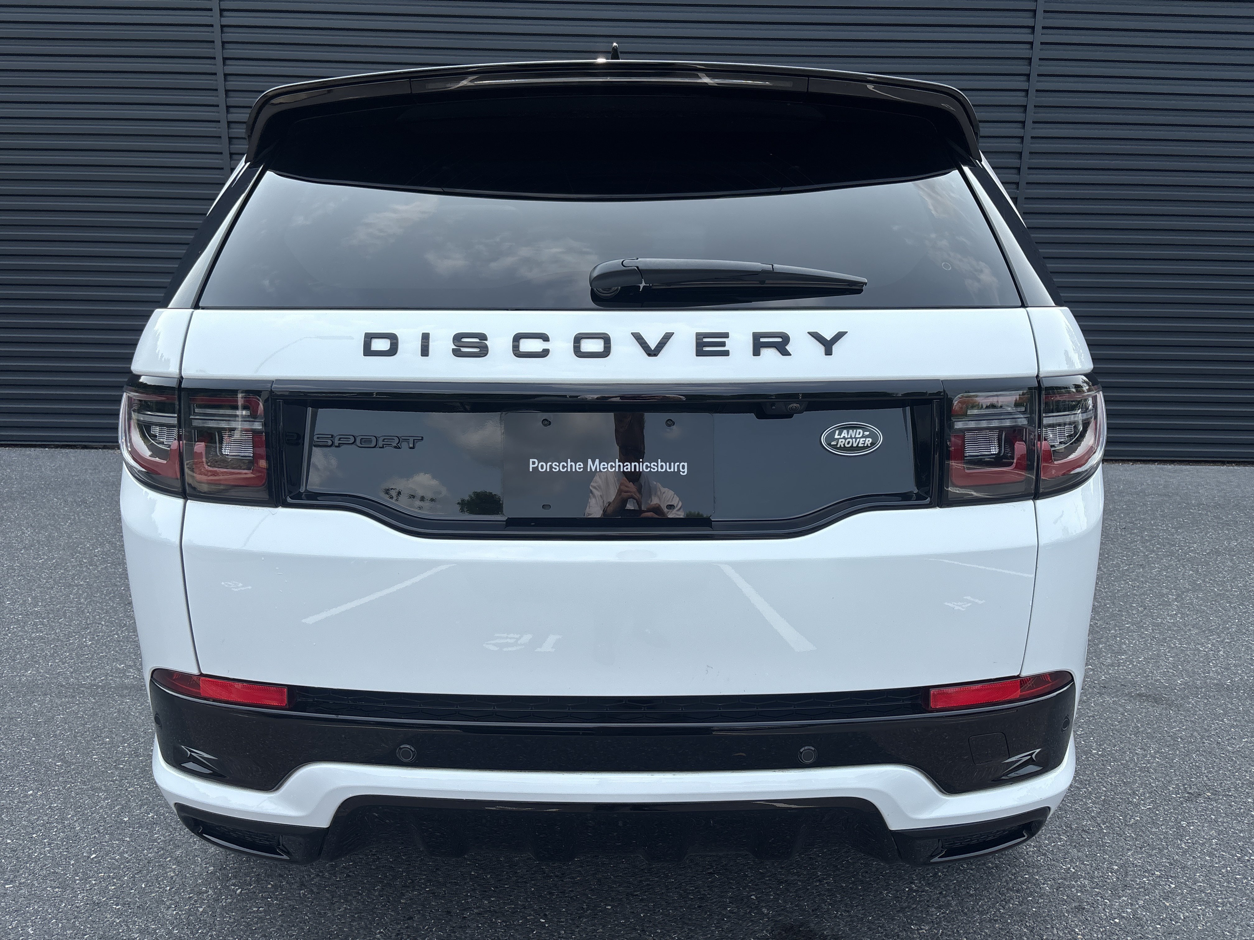 Used 2023 Land Rover Discovery Sport SE R-Dynamic AWD/4WD image 4