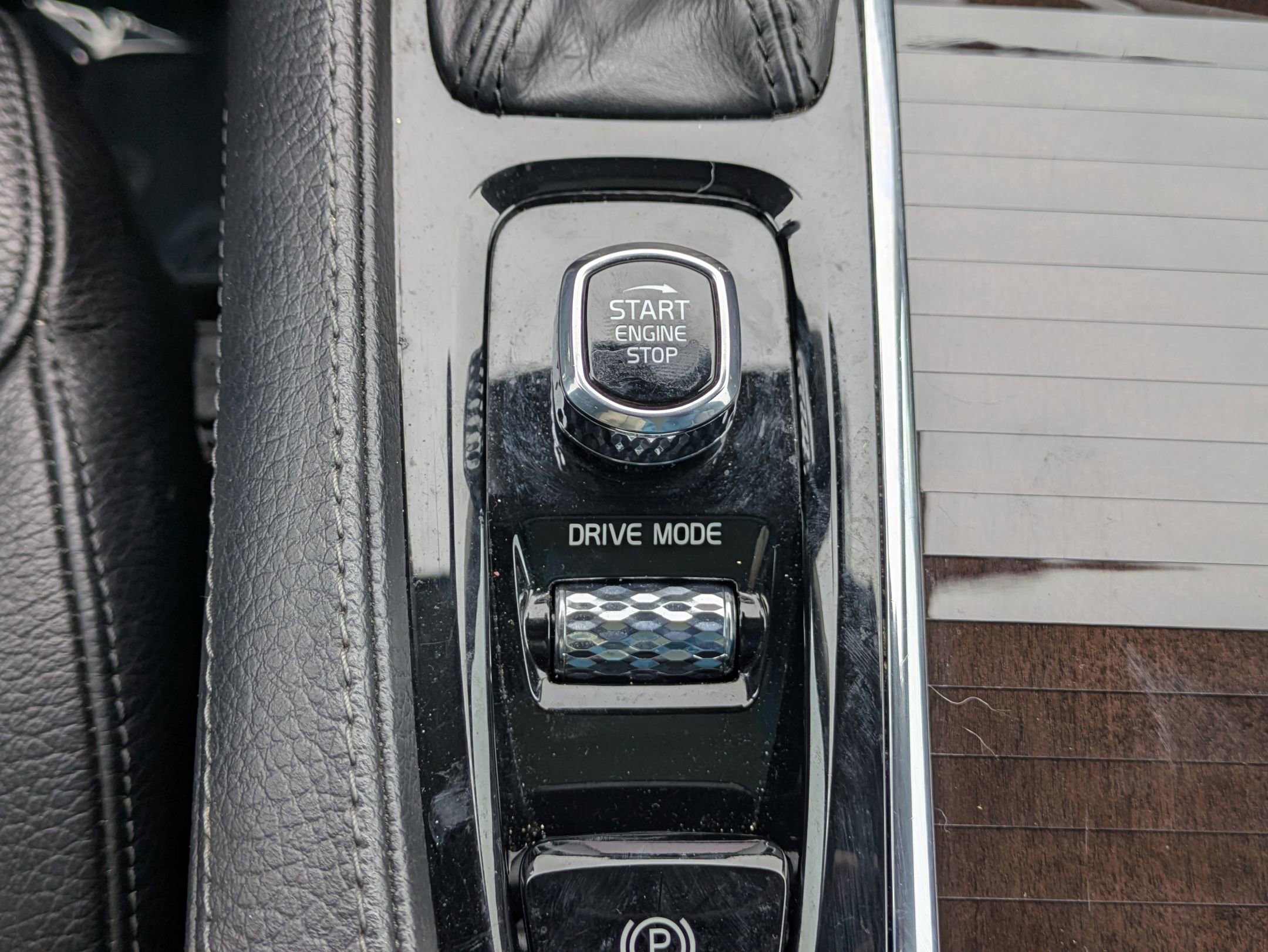 Used 2018 Volvo XC90 T6 Momentum w/ Convenience Package image 17