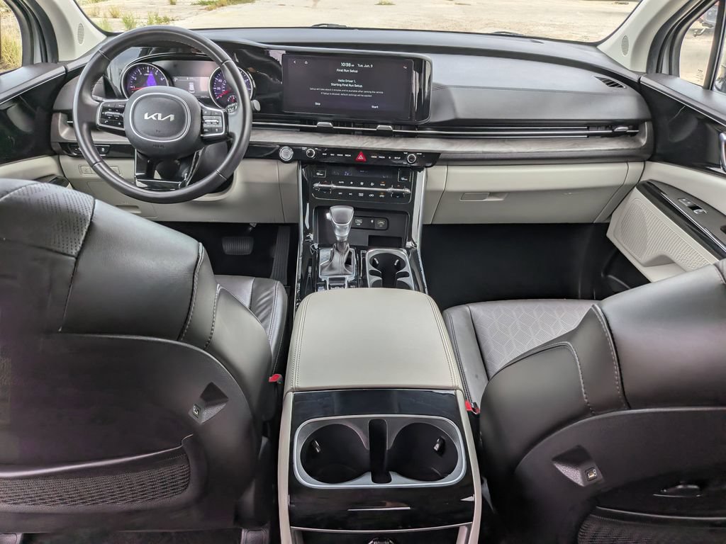 Used 2024 Kia Carnival EX FWD image 14