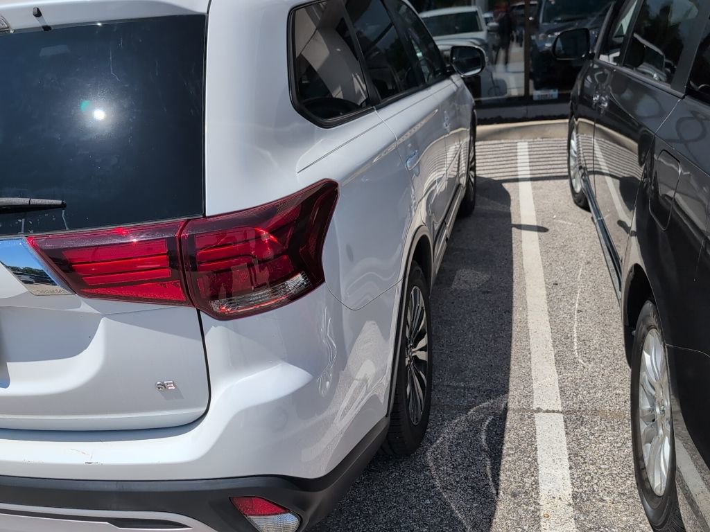 Used 2020 Mitsubishi Outlander FWD image 6