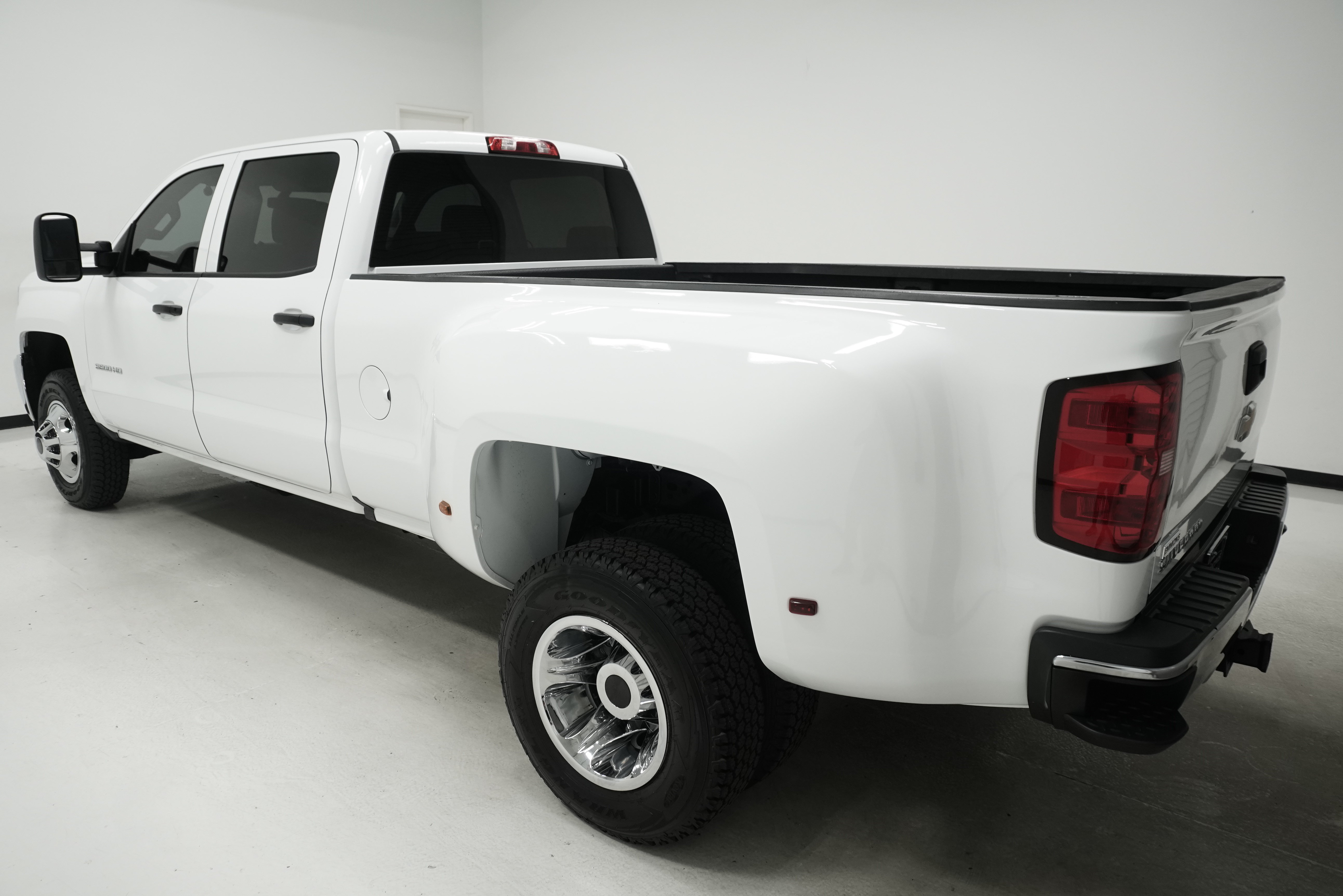 Used 2017 Chevrolet Silverado 3500 W/T AWD/4WD image 5