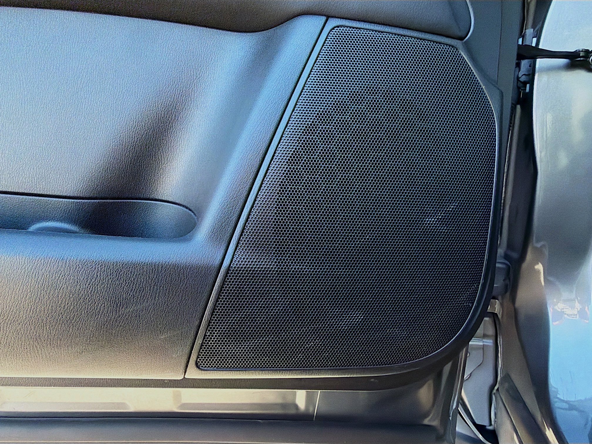 Used 2023 Nissan Armada SL w/ Captain's Chairs Package image 24