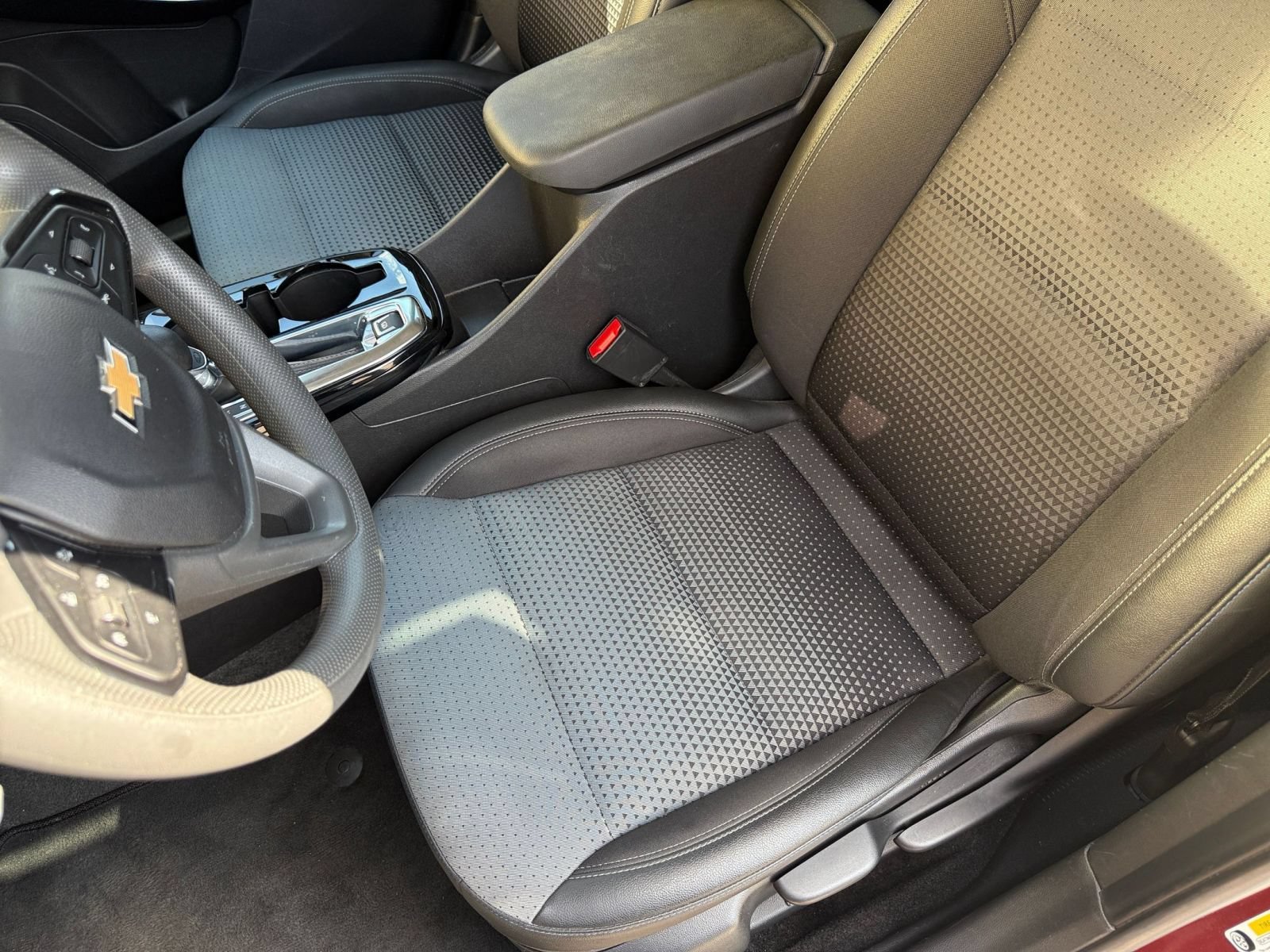 Used 2025 Chevrolet Trax LT FWD image 36
