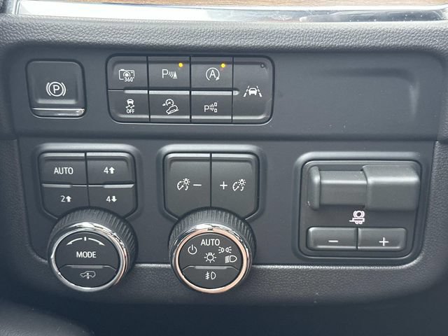 Certified 2026 Chevrolet Suburban High Country AWD/4WD image 36