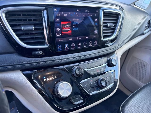 Used 2020 Chrysler Pacifica Limited image 22