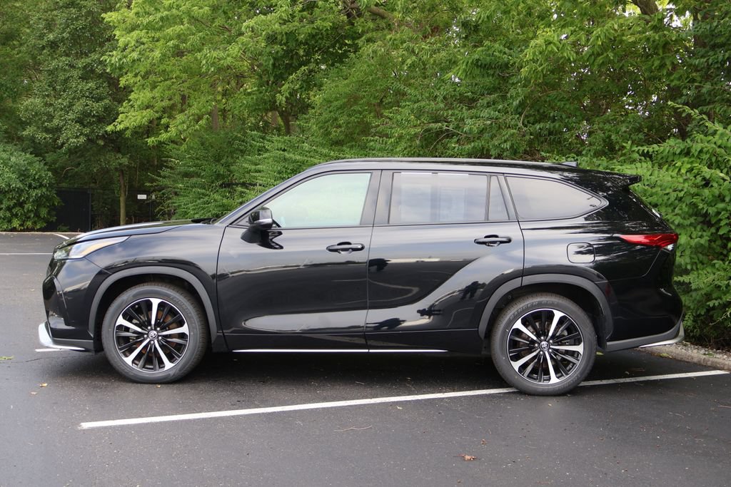Used 2022 Toyota Highlander XSE FWD image 4