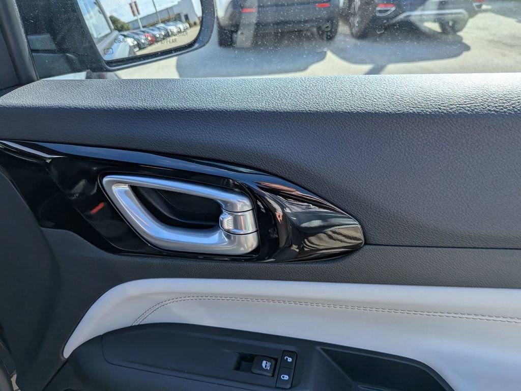 Used 2025 Jeep Compass Limited image 28