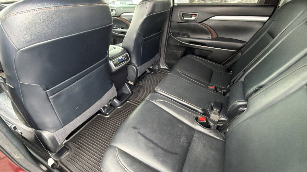 Used 2014 Toyota Highlander XLE AWD/4WD image 24