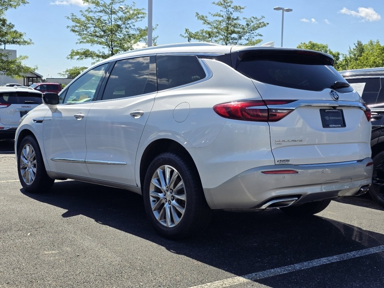 Used 2021 Buick Enclave Premium w/ Sun and Sites Package AWD/4WD image 5