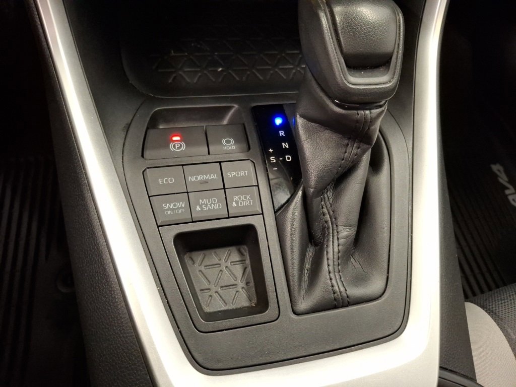 Used 2020 Toyota RAV4 XLE image 25