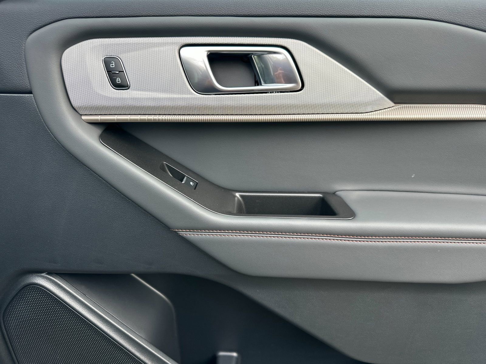 New 2026 Ford Explorer Active w/ Active Comfort Package image 20