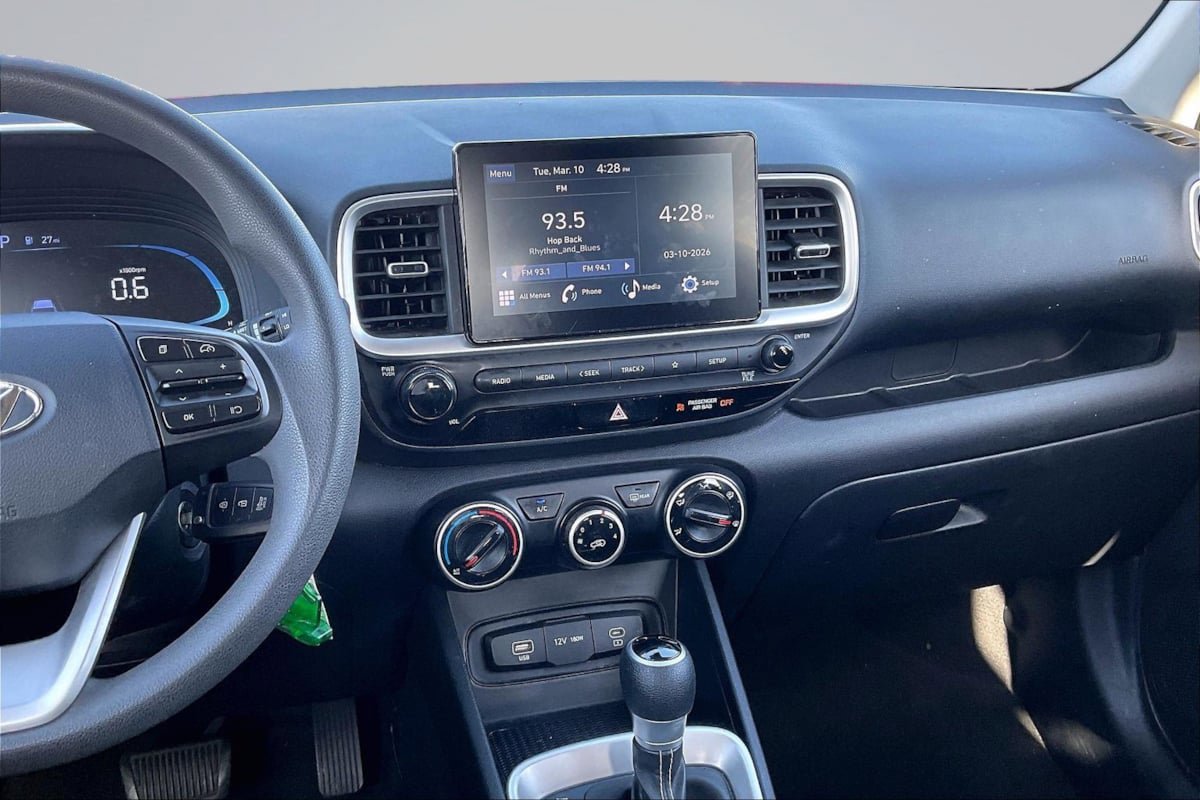 Used 2024 Hyundai Venue SE FWD image 6