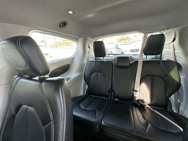 Used 2024 Chrysler Pacifica Touring-L image 28