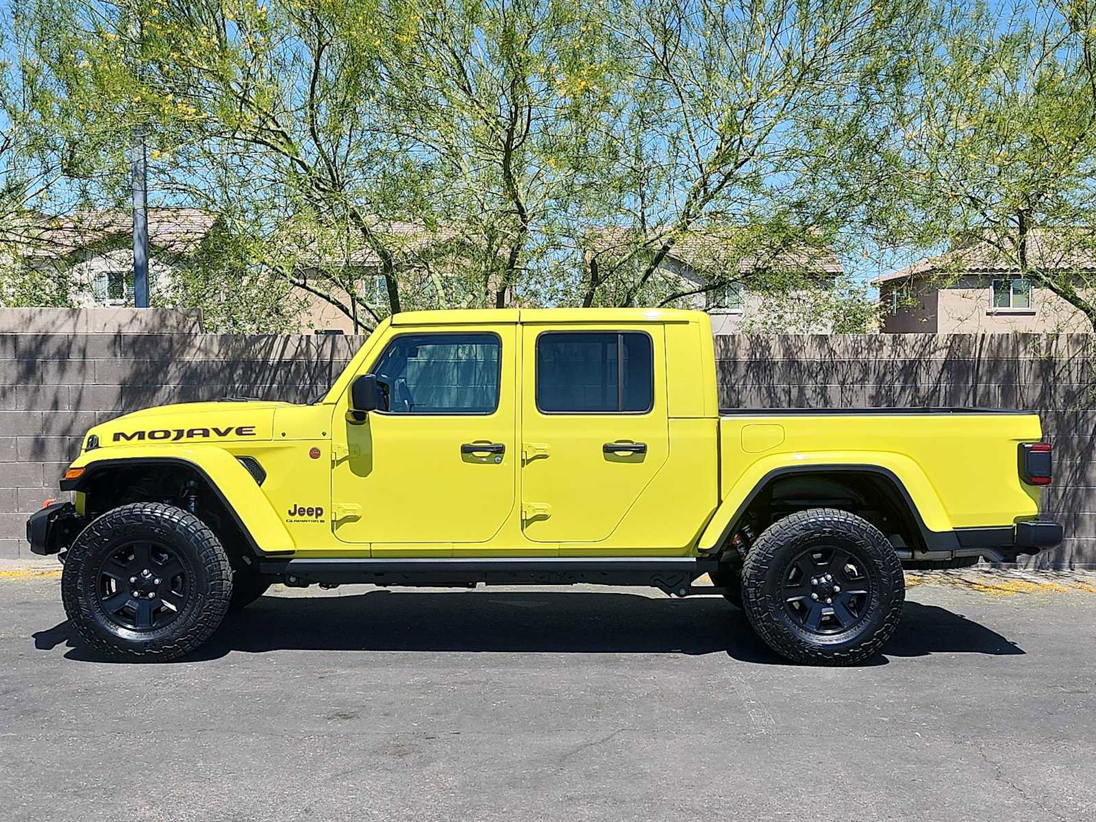Used 2023 Jeep Gladiator Mojave w/ LED Lighting Group AWD/4WD image 6