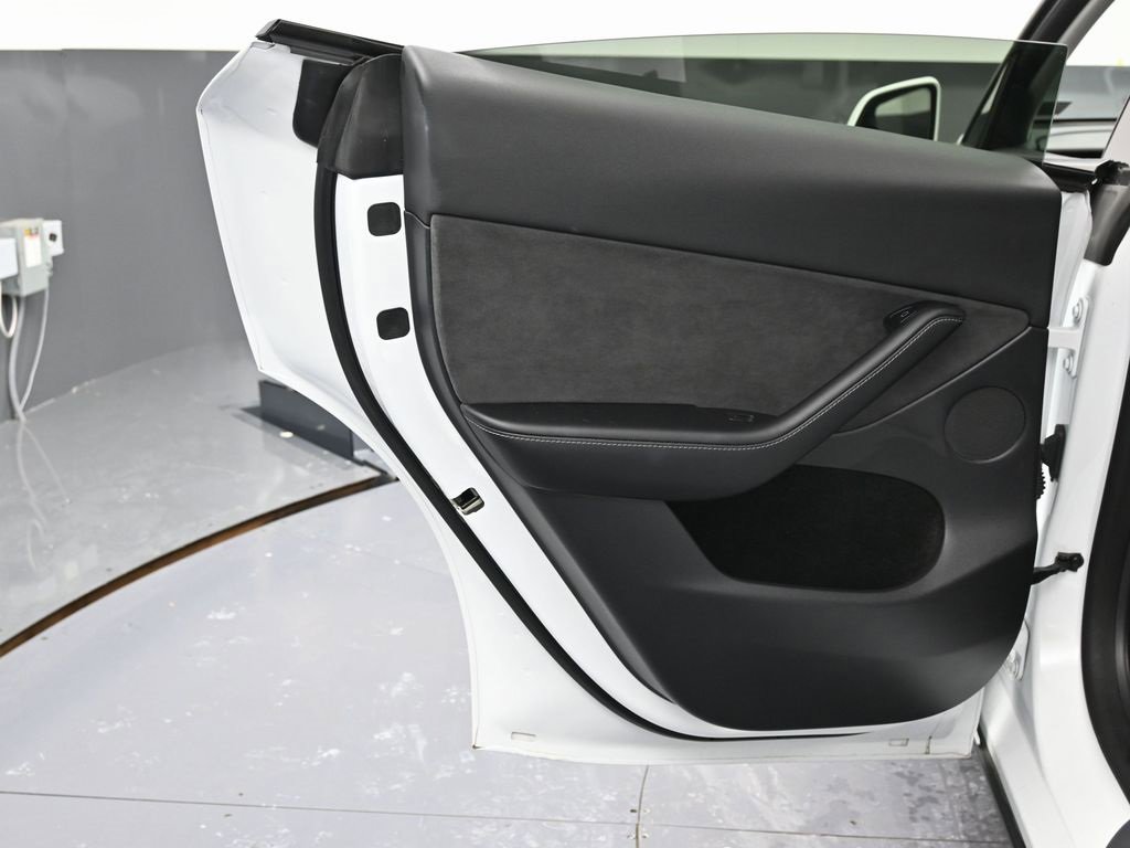 Used 2023 Tesla Model Y Long Range image 42