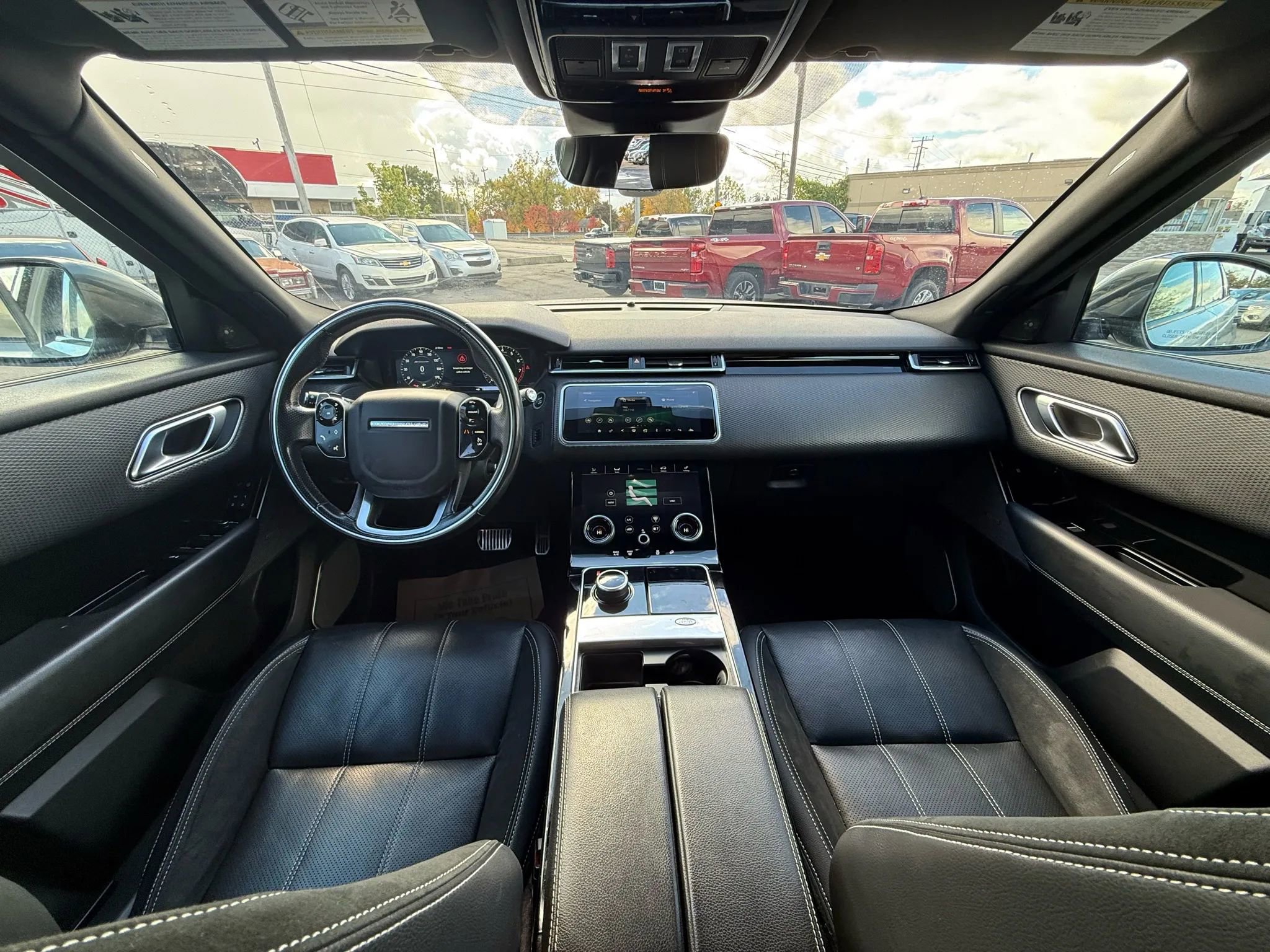 Used 2018 Land Rover Range Rover Velar R-Dynamic SE image 29