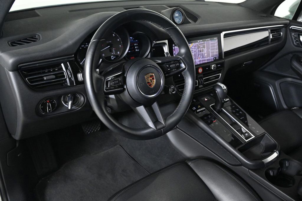 Certified 2022 Porsche Macan S image 4