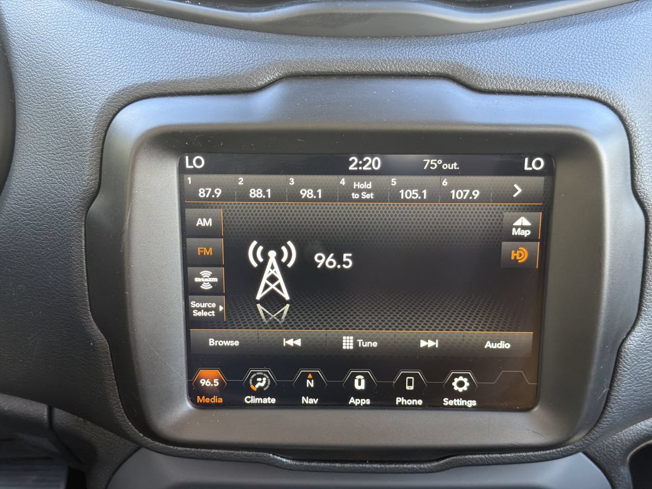 Used 2023 Jeep Renegade Latitude AWD/4WD image 16