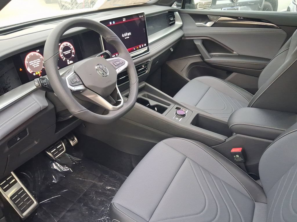 New 2026 Volkswagen Tiguan SE R-Line FWD image 7